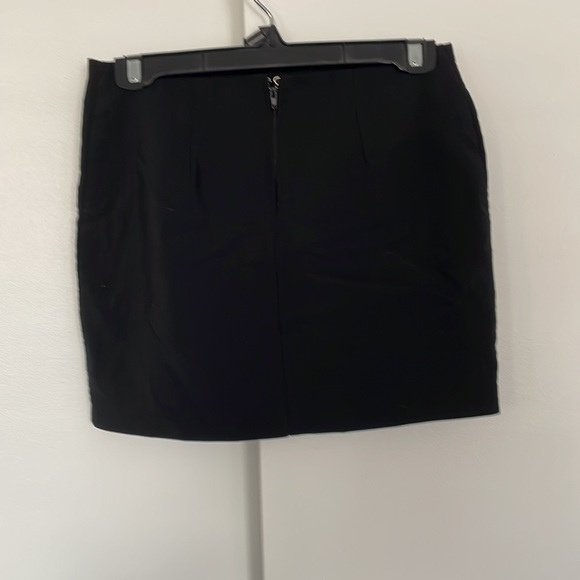 Little black mini skirt - Picture 2 of 2
